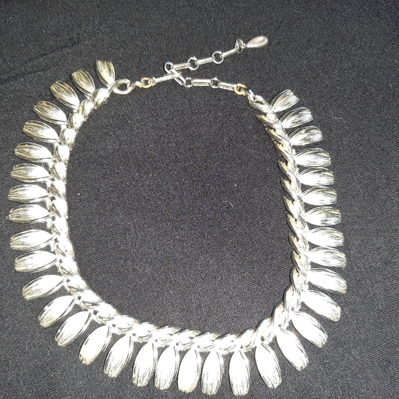Vintage Lisner Necklace - Picture 1 of 3